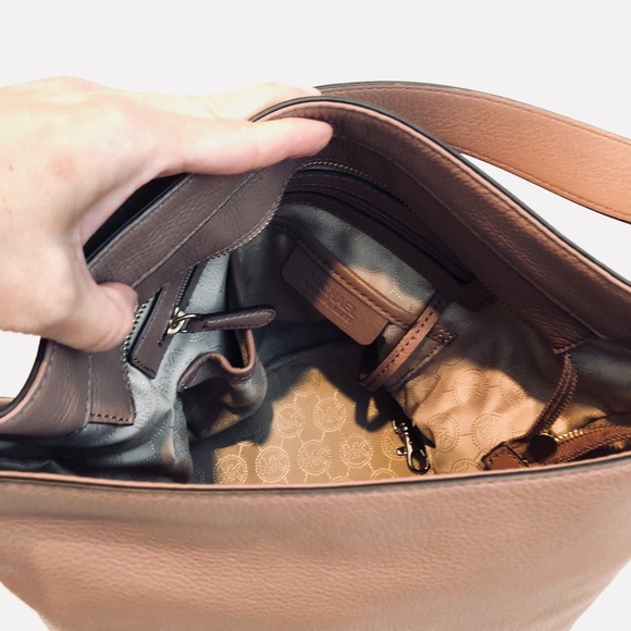 Michael Kors hobo bag in dusty rose - Picture 5 of 6